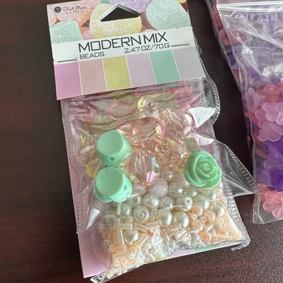 Acrylic Mixed Beads and 720 Acrylic Translucent frosted 11x7mm Flower Bead Caps - Picture 2 of 7